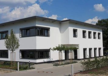 Außenansicht Bürogebäude im Bauhaus-Stil